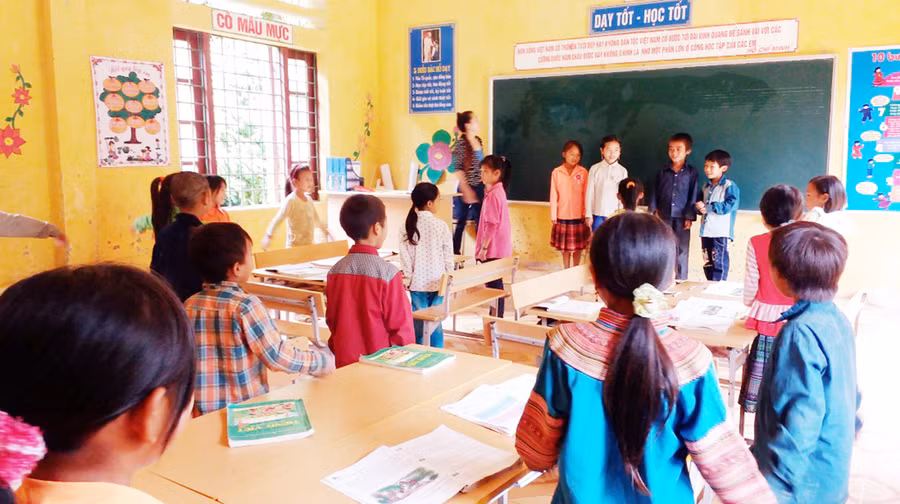 Với sự nỗ lực trong công tác vận động nên tỉ lệ học sinh quay lại trường lớp ngày càng cao Với sự nỗ lực trong công tác vận động nên tỉ lệ học sinh quay lại trường lớp ngày càng cao