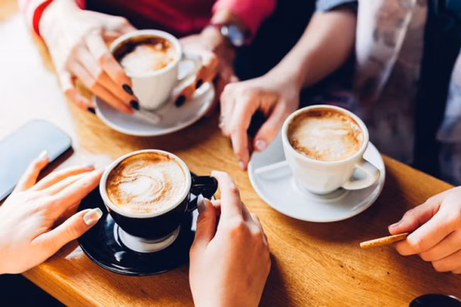 Uống nhiều cà phê có thể dẫn đến đau đầu.