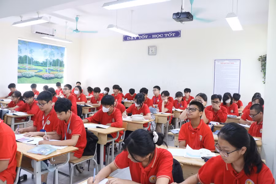 Ở mỗi giờ học, các em học sinh đều được được giáo viên nhắc nhở về ý thức tự giác tránh xa thuốc lá. Ở mỗi giờ học, các em học sinh đều được được giáo viên nhắc nhở về ý thức tự giác tránh xa thuốc lá.