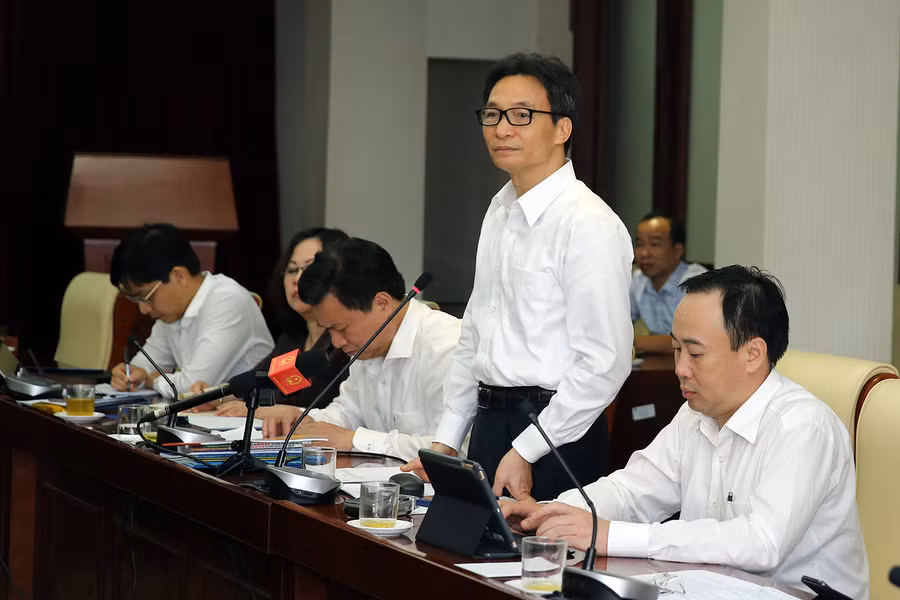 Phó Thủ tướng Vũ Đức Đam cho rằng phải giải bằng được "bài toán"đào tạo sinh viên sư phạm vượt rất xa nhu cầu, kiểm định chất lượng đào tạo chưa tốt nên kể cả những trường có chất lượng đào tạo tốt như ĐH Sư phạm Hà Nội cũng chỉ có 30-35% sinh viên ra trường làm trong ngành giáo dục. Ảnh: VGP/Đình Nam Phó Thủ tướng Vũ Đức Đam cho rằng phải giải bằng được "bài toán"đào tạo sinh viên sư phạm vượt rất xa nhu cầu, kiểm định chất lượng đào tạo chưa tốt nên kể cả những trường có chất lượng đào tạo tốt như ĐH Sư phạm Hà Nội cũng chỉ có 30-35% sinh viên ra trường làm trong ngành giáo dục. Ảnh: VGP/Đình Nam