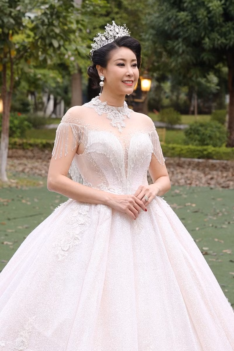 Hà Kiều Anh khoe ba con đẹp như thiên thần