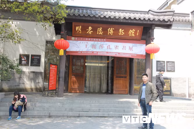 Xuong lang mo bi an va vi dai nhat the gioi, chua hang ngan tan bau vat hinh anh 2