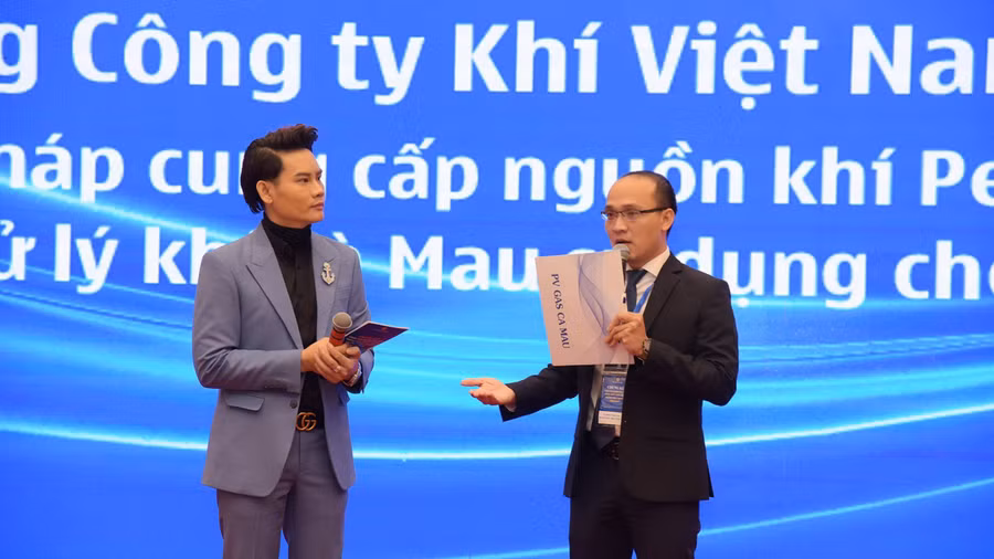 Nhóm cải tiến KCM trả lời câu hỏi của BGK Cuộc thi