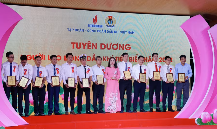 Tuyên dương Người lao động Dầu khí tiêu biểu năm 2022, trong đó có 5 NLĐ tiêu biểu của PV GAS