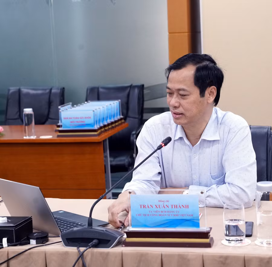 Đồng chí Trần Xuân Thành, Chủ tịch Công đoàn PV GAS phát biểu chỉ đạo Hội nghị.