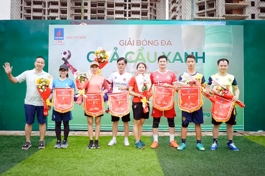 Tôn vinh các đội bóng nỗ lực và đạt giải Tôn vinh các đội bóng nỗ lực và đạt giải