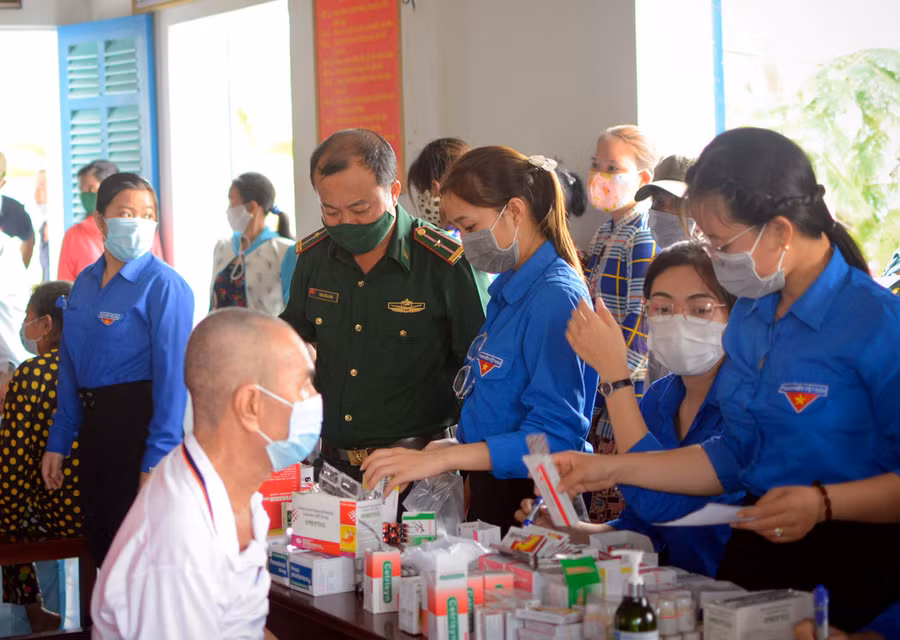Chương trình phối hợp khám chữa bệnh miễn phí tại U Minh, Cà Mau.