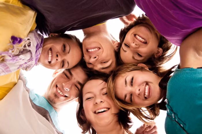 Trẻ tuổi teen cũng chịu nhiều áp lực từ bạn bè. (Ảnh: ITN).