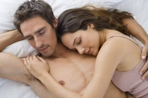  4 việc vợ chồng tuyệt đối cấm làm khi ngủ, tình cảm đến mấy cũng phải tránh ảnh 2
