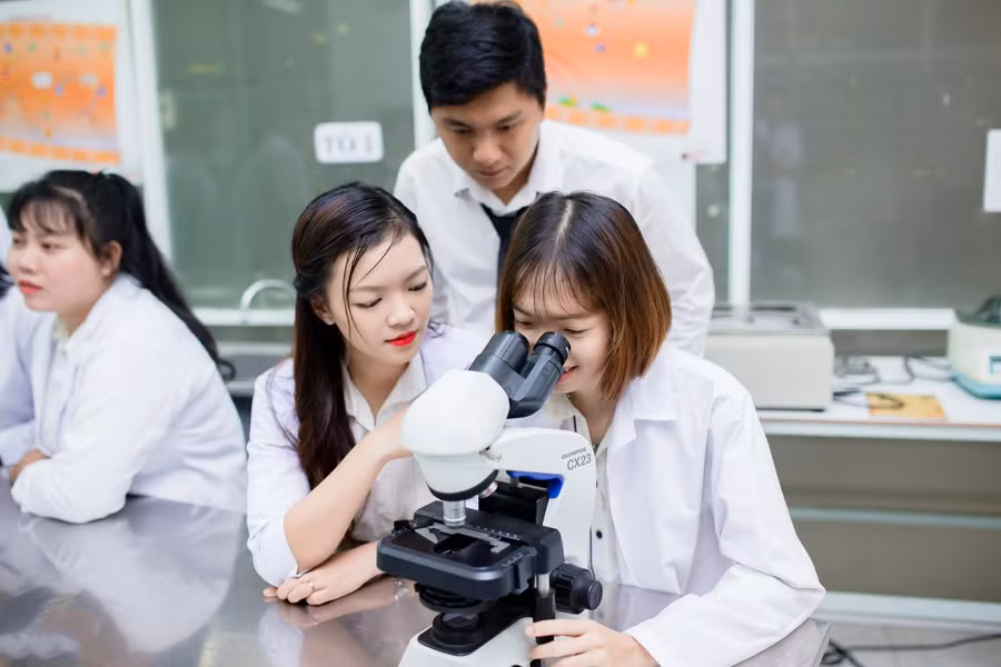 Sinh viên Y khoa Trường ĐH Quốc tế Hồng Bàng.