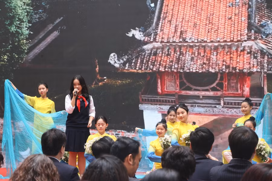 Học sinh các trường được tìm hiểu về văn hóa, truyền thống của người dân Thủ đô qua các thời kỳ.