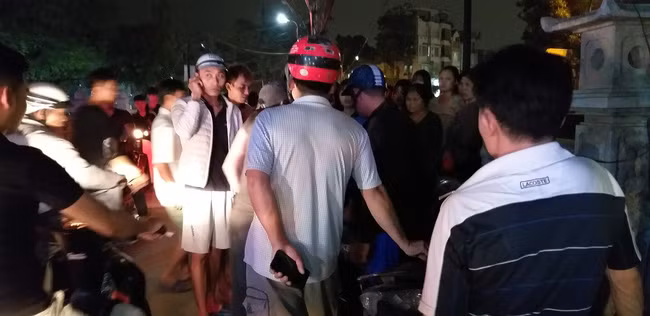 Vợ khóc ngất khi tìm thấy xác chồng dưới hồ sau hơn 1 ngày mất tích bí ẩn-3
