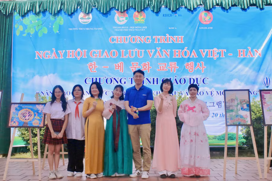 Chương trình giao lưu văn hóa mang lại nhiều trải nghiệm thú vị cho các em học sinh.