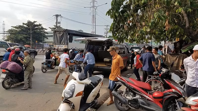 Dừng xe máy bên đường, người đàn ông gục chết - ảnh 2