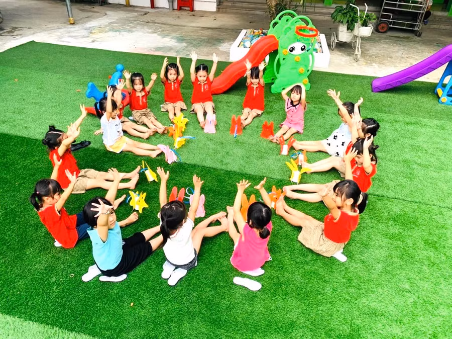 Hoạt động trải nghiệm giúp hình thành tâm lý vui vẻ, bồi dưỡng tinh thần, sự tự tin và trao dồi thêm nhiều kỹ năng sống cho trẻ.