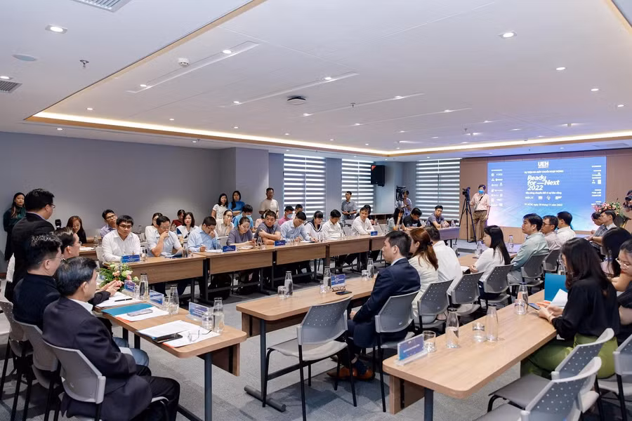 Quang cảnh buổi họp công bố chuỗi sự kiện khoa học sắp tới của UEH.