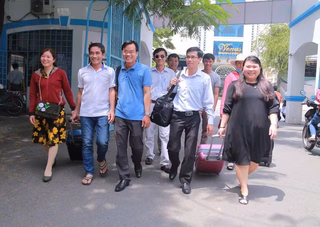 Giảng viên các trường ĐH bắt đầu về tỉnh coi thi - 1