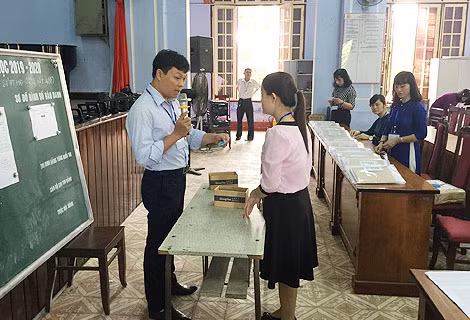 Thá»±c hÃ&nbsp;nh quy trÃ¬nh coi thi táº¡i buá»i táº­p huáº¥n