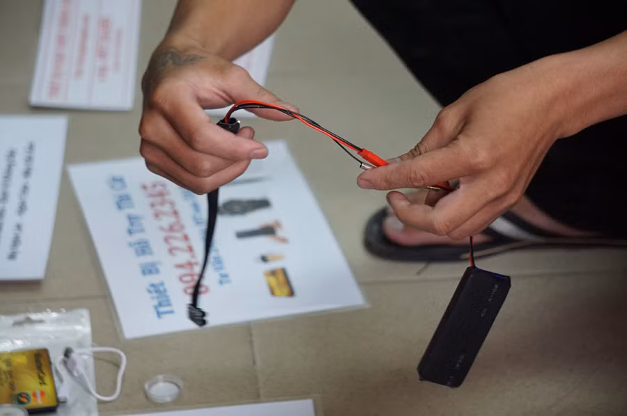 Các thiết bị gian lận trong phòng thi ngày càng tinh vi