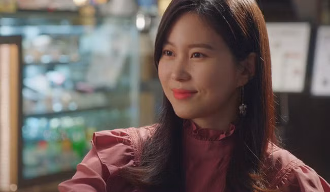 Mẹ chồng thường ngày chỉ thương dâu cả, đến lúc ốm đau mới biết ai tốt ai xấu, xót xa cho dâu út thì đã muộn - Ảnh 2.