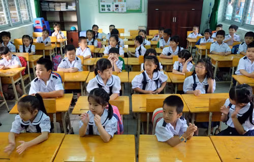 Học sinh lớp 1 trường Tiểu học Cửu Long trong ngày tựu trường. Ảnh: Mạnh Tùng.