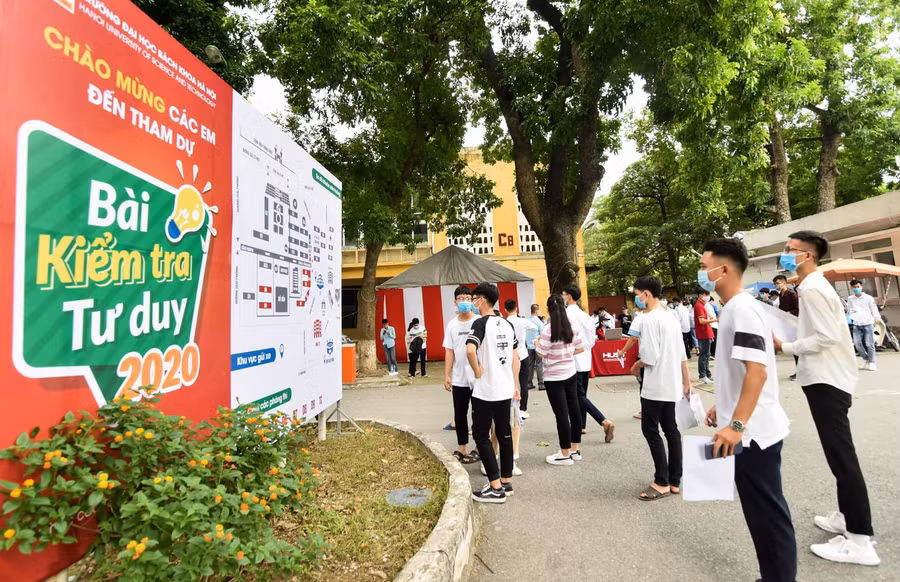 Thí sinh kiểm tra tư duy xét tuyển vào trường Đại học Bách khoa Hà Nội