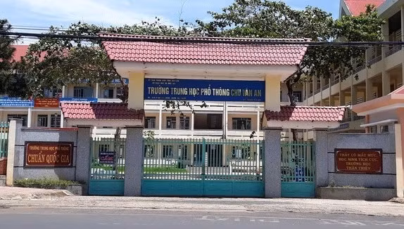 Trường THPT Chu Văn An nơi xảy ra sự việc.