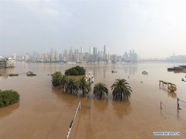Nước ngập mênh mông ở Trùng Khánh, Trung Quốc