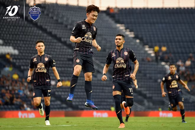 Xuân Trường ăn mừng bàn thắng ghi duy nhất cho Buriram United hồi 11.5