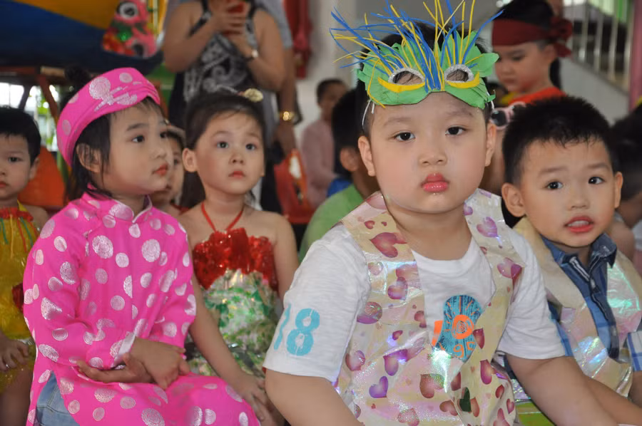Nhiều bé tỏ ra phấn khích khi lần đầu tiên trong đời tham dự Tết trung thu