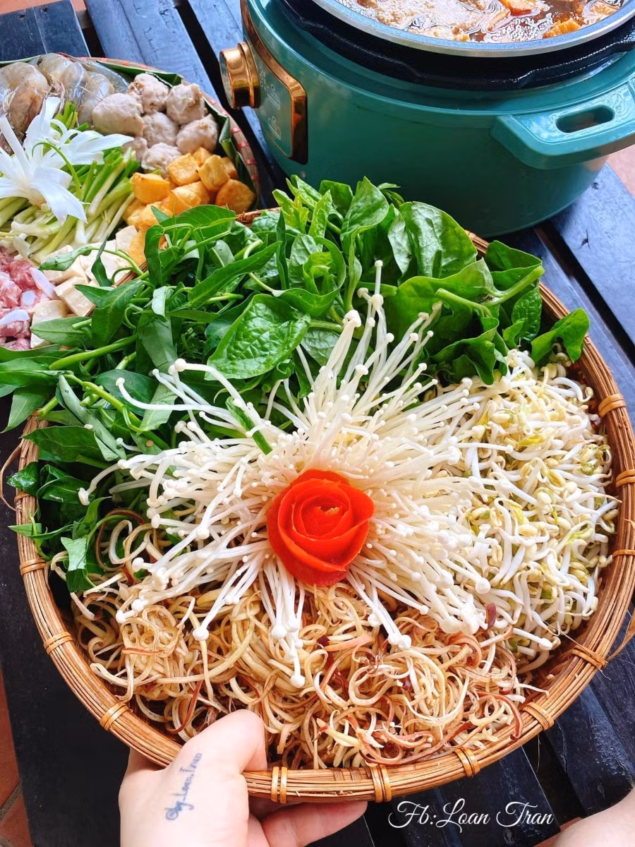 Rau ăn kèm lẩu riêu cua.