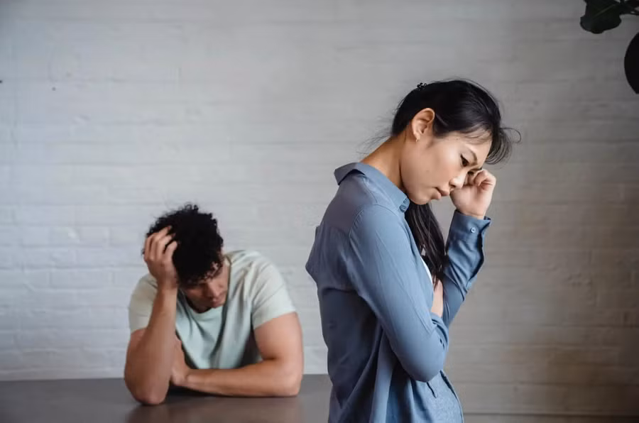 Nếu bạn gặp anh ấy cùng bạn bè hoặc đồng nghiệp, anh ấy có thể sẽ phớt lờ bạn. (Ảnh: ITN).