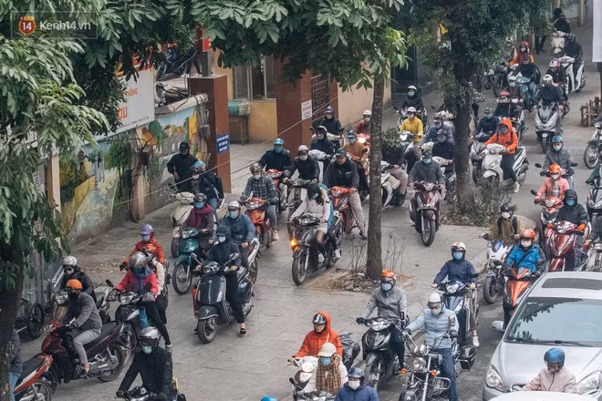 Xử lý nghiêm hành vi đi xe trên vỉa hè