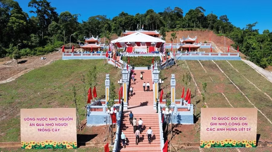 Toàn cảnh Đền tưởng niệm liệt sĩ Trường Sơn - đường 20 Quyết Thắng.