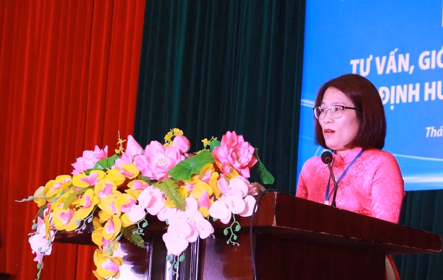 Bà Phạm Như Thùy, Giám đốc Trung tâm Dịch vụ việc làm tỉnh Thái Nguyên. Bà Phạm Như Thùy, Giám đốc Trung tâm Dịch vụ việc làm tỉnh Thái Nguyên.