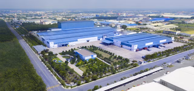 Toàn cảnh Siêu nhà máy sữa Việt Nam (nhà máy MEGA) - 1 trong 13 nhà máy sữa của Vinamilk tại Việt Nam và cũng là 1 trong 3 siêu nhà máy sữa hiện có trên thế giới.