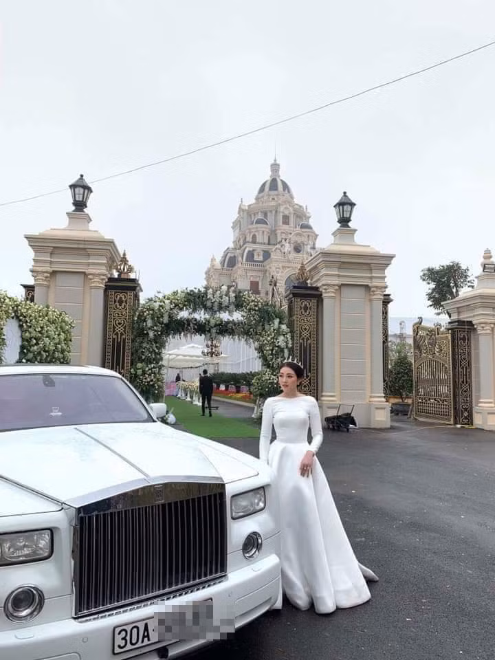 Lâu đài của đại gia Nam Định có con gái đeo vàng trĩu cổ ngày cưới