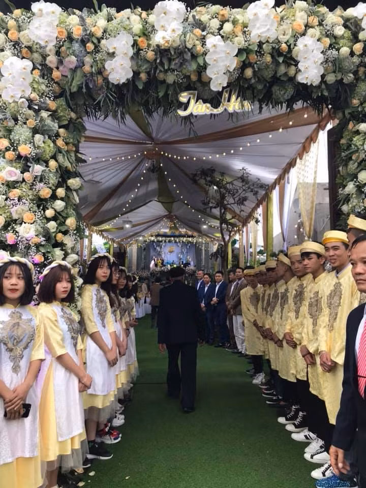 Lâu đài của đại gia Nam Định có con gái đeo vàng trĩu cổ ngày cưới