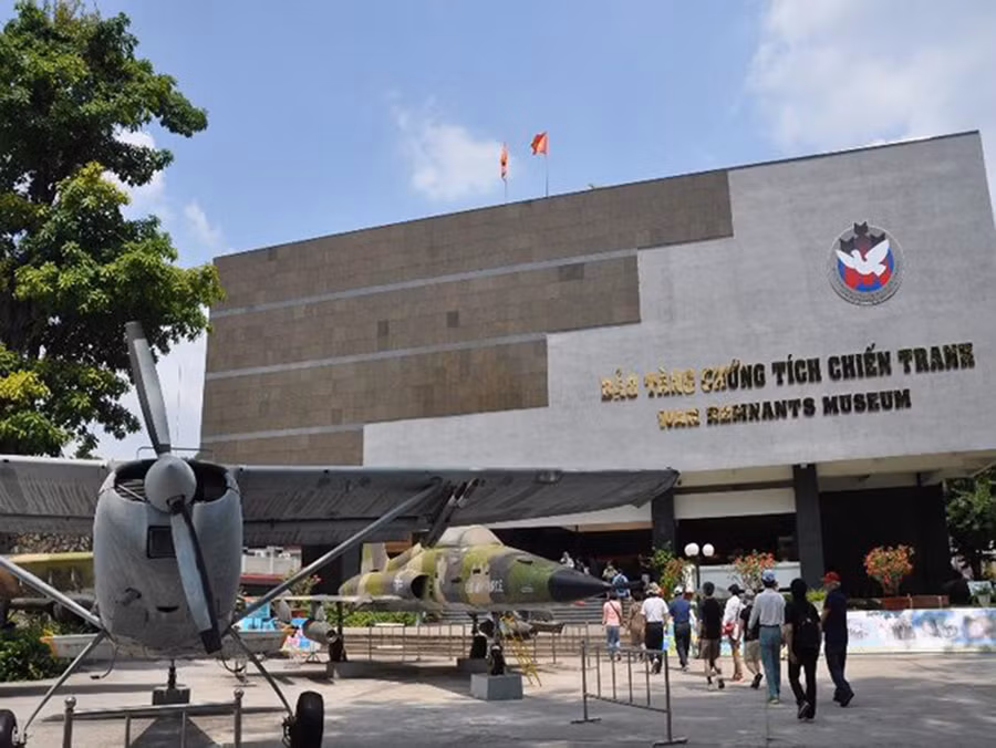 Bảo tàng Chứng tích chiến tranh (TPHCM) hấp dẫn không chỉ vì kiến trúc xây dựng, mà còn bởi các nội dung cũng như cách thức trưng bày hiện vật Bảo tàng Chứng tích chiến tranh (TPHCM) hấp dẫn không chỉ vì kiến trúc xây dựng, mà còn bởi các nội dung cũng như cách thức trưng bày hiện vật