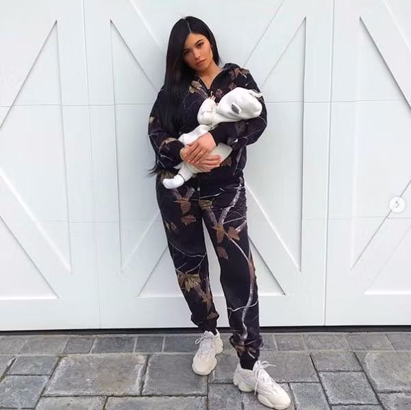 20 hình ảnh được like nhiều nhất trên Instagram: Cristiano Ronaldo, Kylie Jenner chiếm quá bán nhưng vị trí số 1 mới thực sự gây sốc