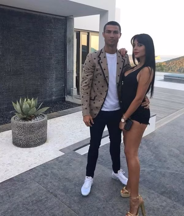 20 hình ảnh được like nhiều nhất trên Instagram: Cristiano Ronaldo, Kylie Jenner chiếm quá bán nhưng vị trí số 1 mới thực sự gây sốc