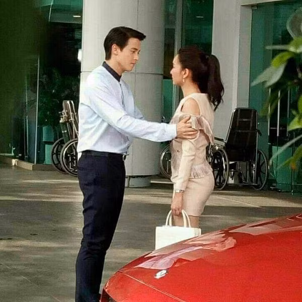 Được chồng mua tặng ô tô 2 tỷ đồng nhưng vợ vẫn chẳng thể cười nổi