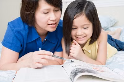 Cách xử trí khi con đọc sách “cấm“