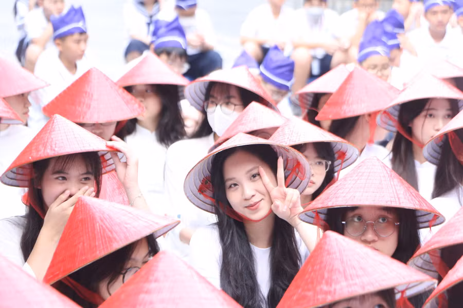 Hãy phấn đấu, tu dưỡng để trước khi trở thành một người mà mình mong muốn thì sẽ trở thành một người tử tế, một người đàng hoàng.