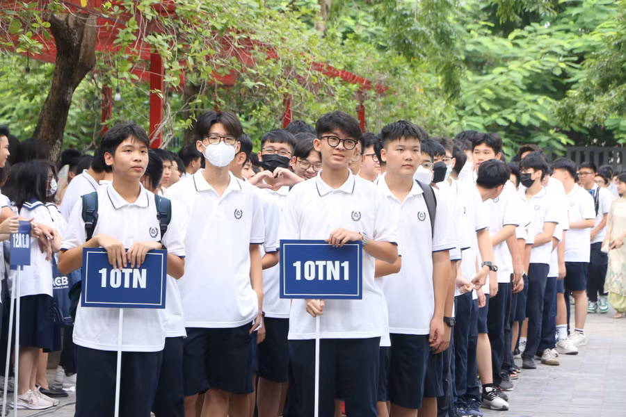 Thông điệp về sống, học tập để trở thành người tử tế đã được lãnh đạo nhà trường gửi tới các em học sinh ngay trong lễ khai giảng.