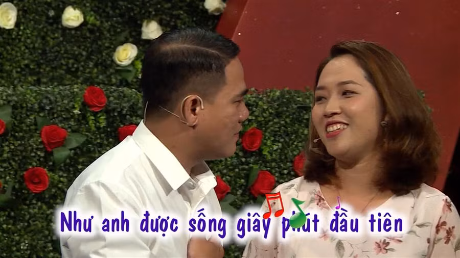 Sốc với cặp đôi hẹn hò tình cảm như chốn không người trên sóng truyền hình-7