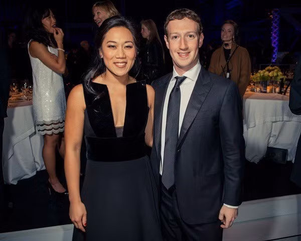 Thì ra đây là bí quyết khiến cô vợ kém xinh làm ông chủ Facebook không những si mê mà còn ngoan ngoãn nghe lời - Ảnh 4.