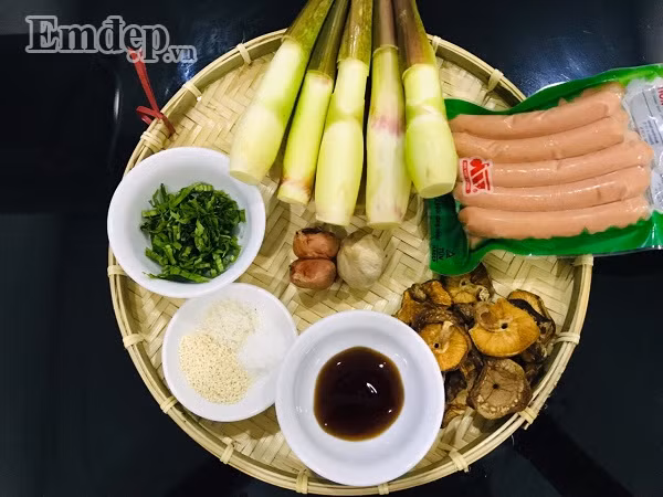 Đổi gió với củ niễng xào xúc xích giòn ngọt cho bữa tối