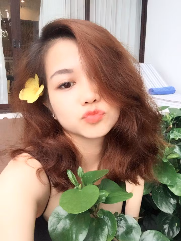Ảnh "chụp trộm" cô giáo dạy Triết xinh đẹp, gây "thương nhớ" cộng đồng mạng - 9