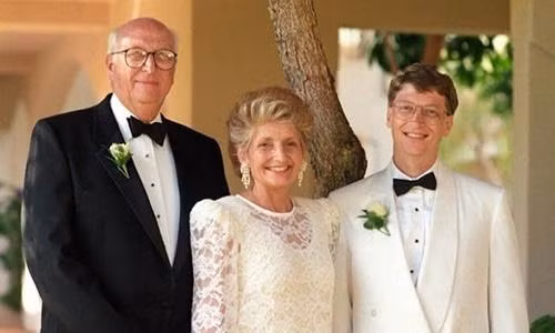 Cha mẹ và Bill Gates (ảnh internet).